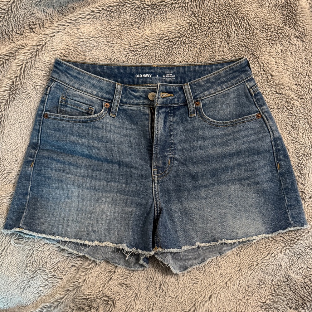 High rise curvy og straight jean shorts old navy size 2 with Frayed Hem